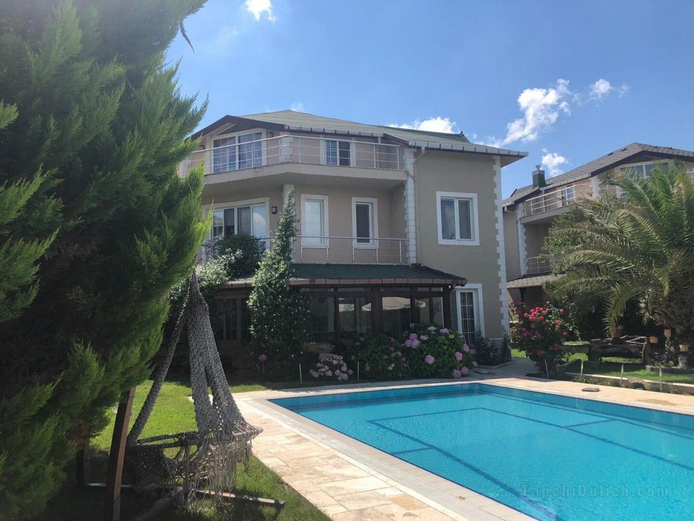 Private Pool & Garden | 5+2 House in Gebze