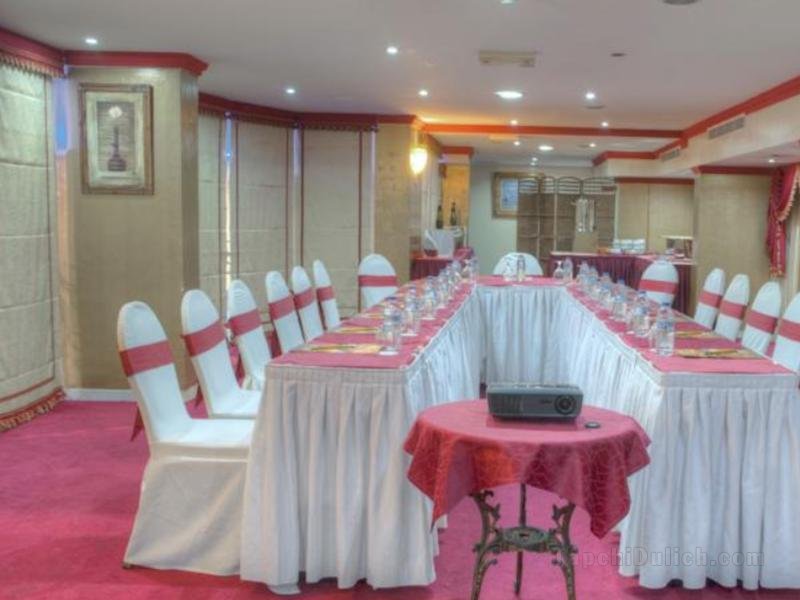Khách sạn Al Maha Regency Suites