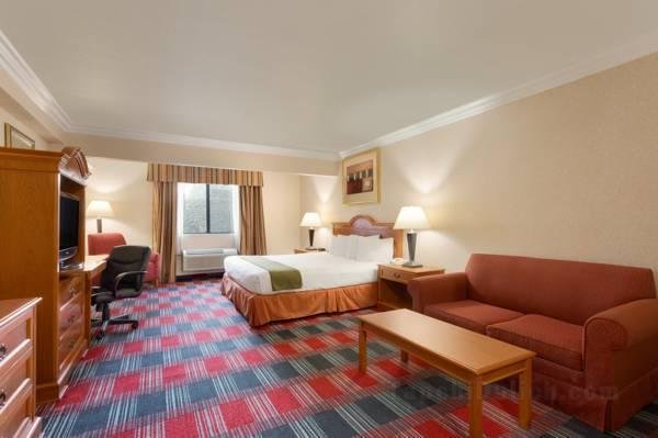 Quality Inn & Suites Oceanside Near Camp Pendleton