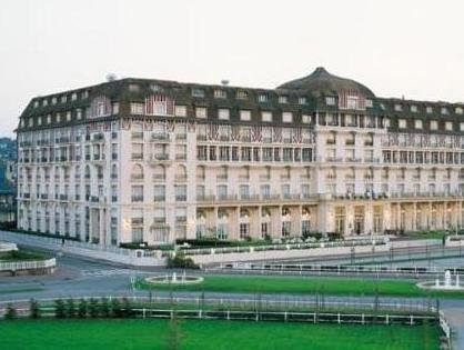 多維爾皇家呂西安巴里亞酒店