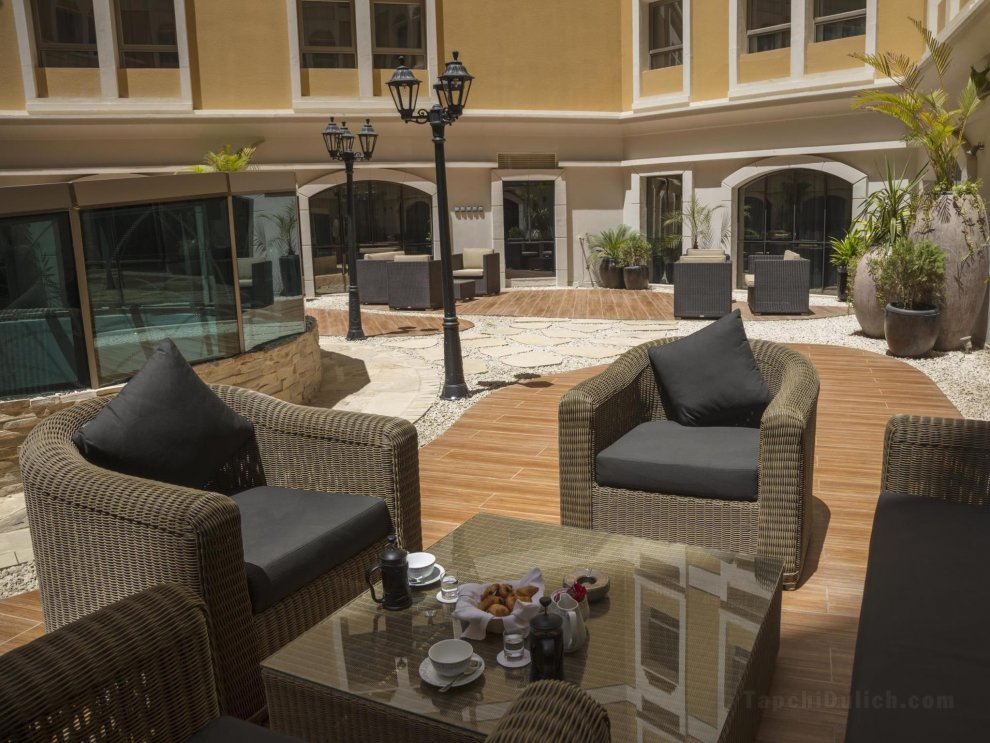 Khách sạn Coral Muscat & Apartments
