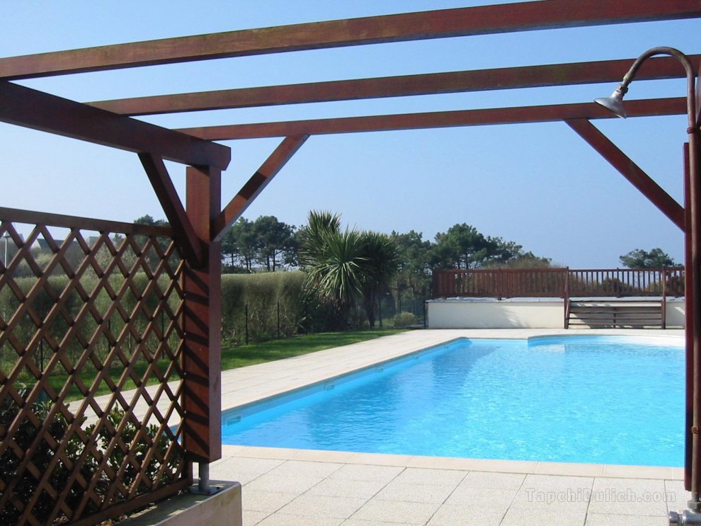 House rental for 6 people, with swimming pool, near the beach