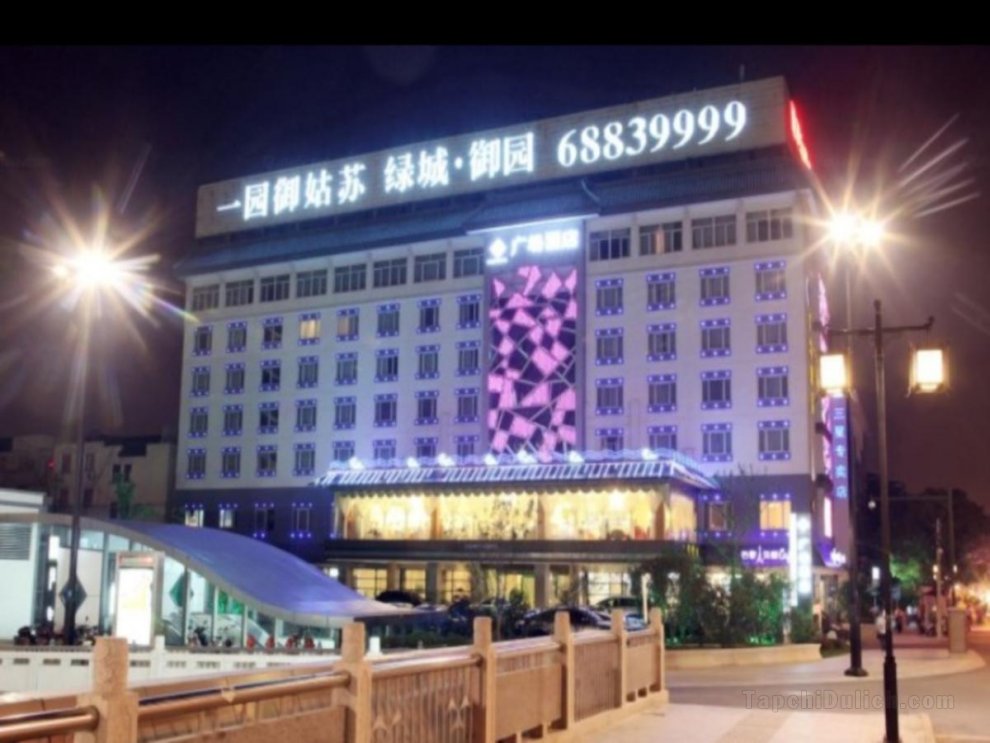 Khách sạn Suzhou Plaza