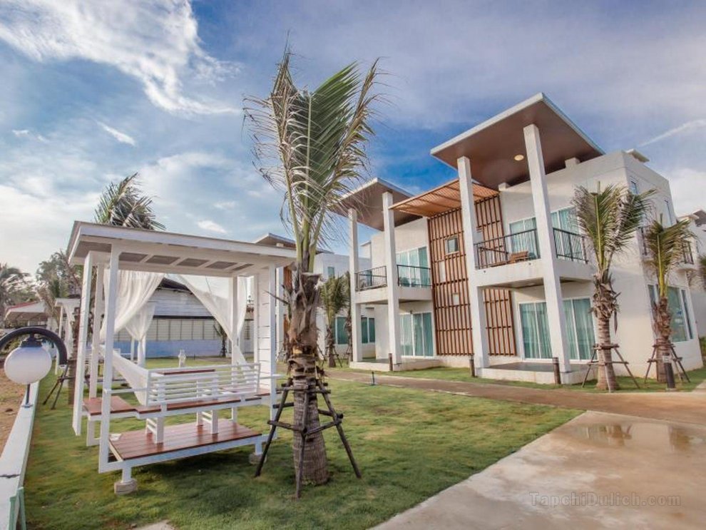 Khách sạn Saint Tropez Beach Resort