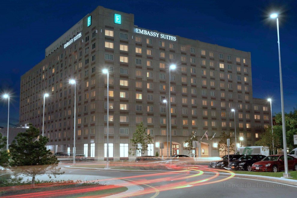 Khách sạn Embassy Suites Boston Logan Airport