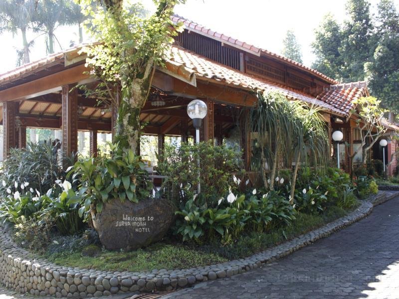 Khách sạn Surya Indah