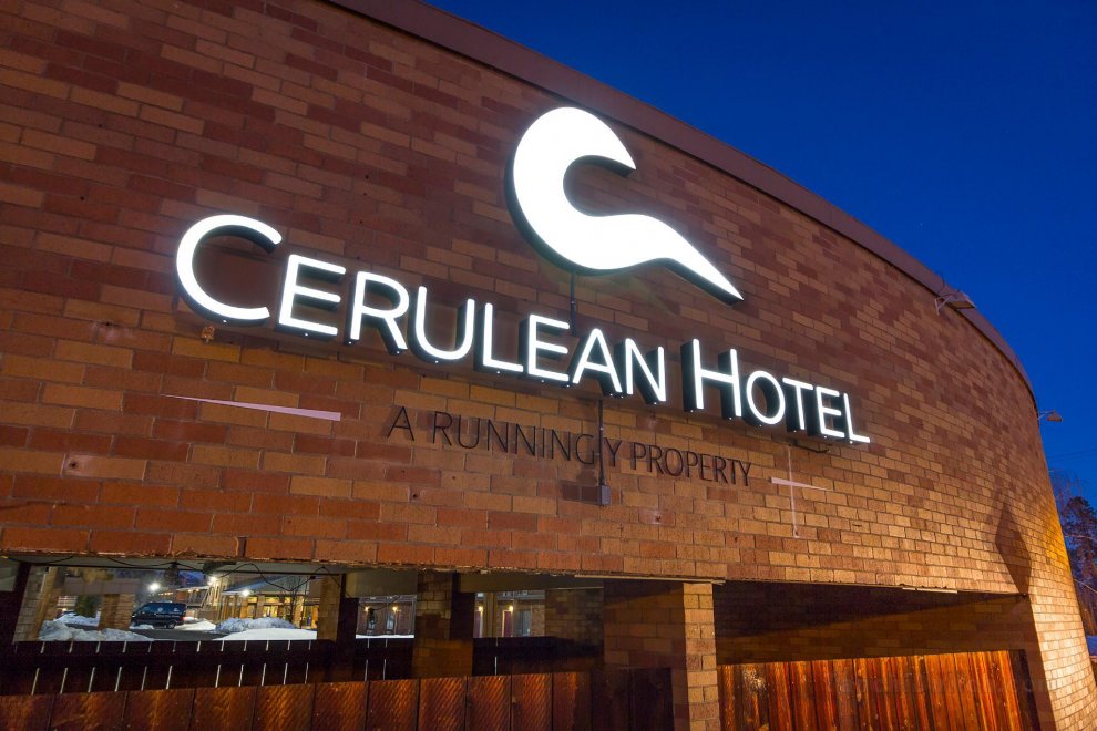 Khách sạn Cerulean , a Running Y Property
