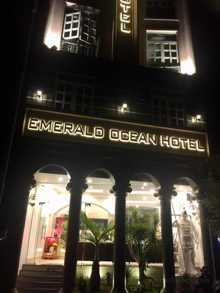 Khách sạn EMERALD OCEAN