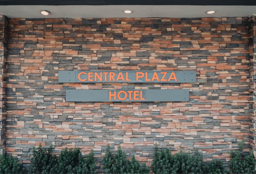 Khách sạn Central Plaza