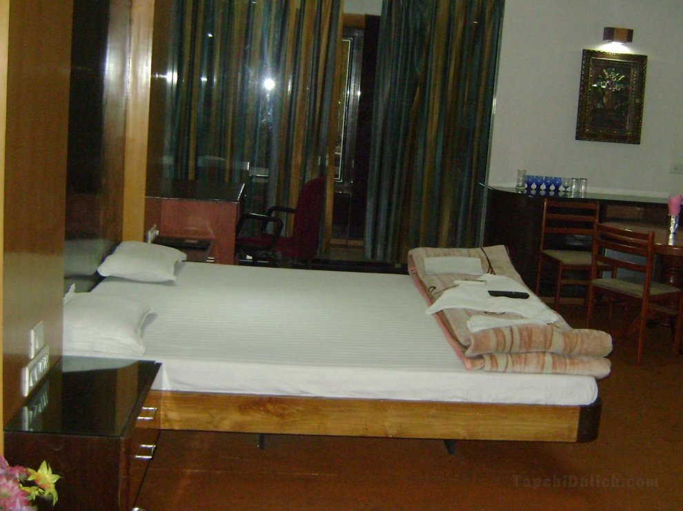 Khách sạn Naveen Residency