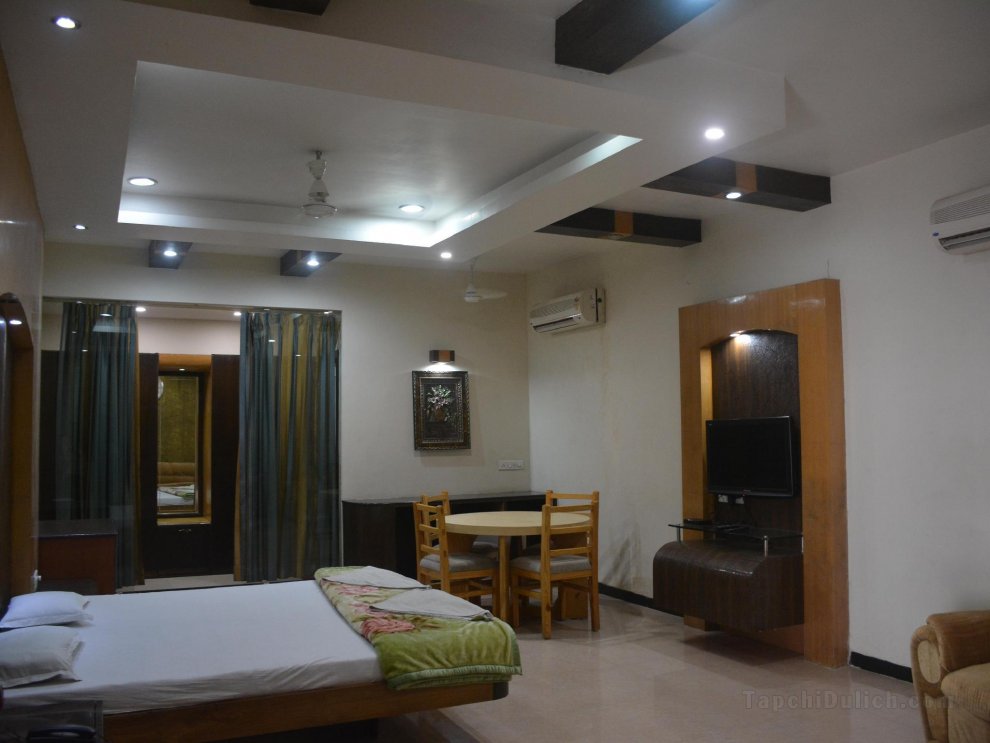 Khách sạn Naveen Residency