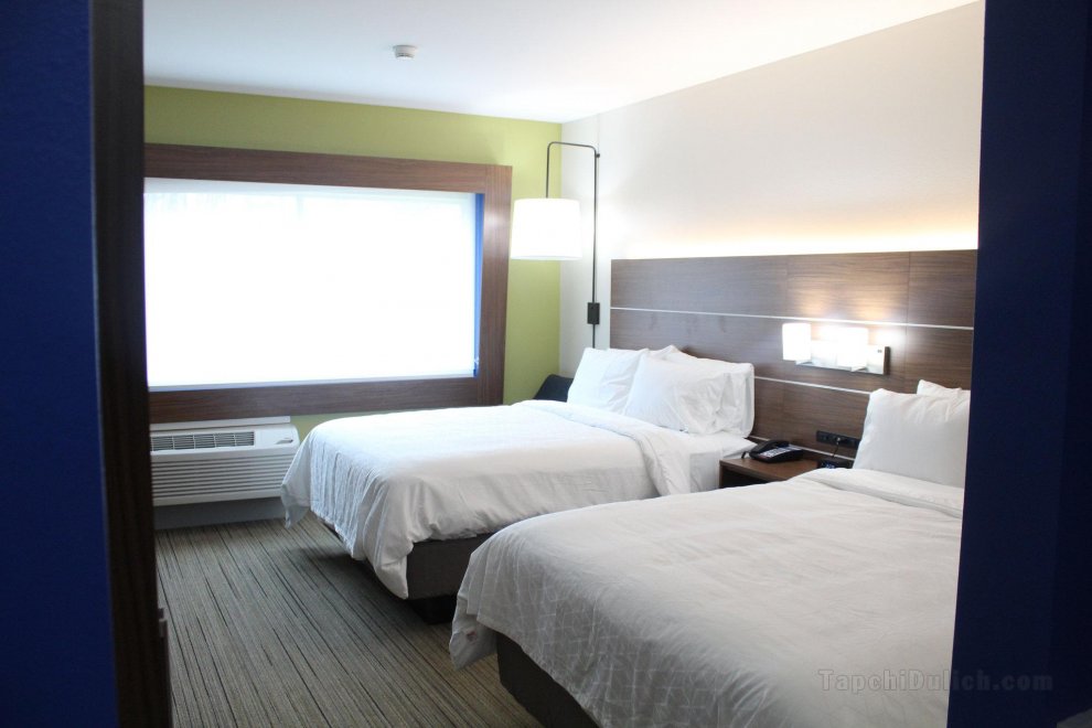 Holiday Inn Express & Suites Latta
