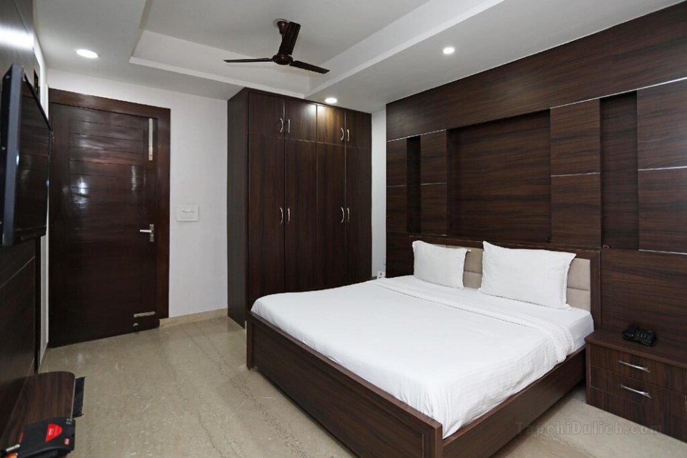 OYO 75159 Hotel Mayapur Palace