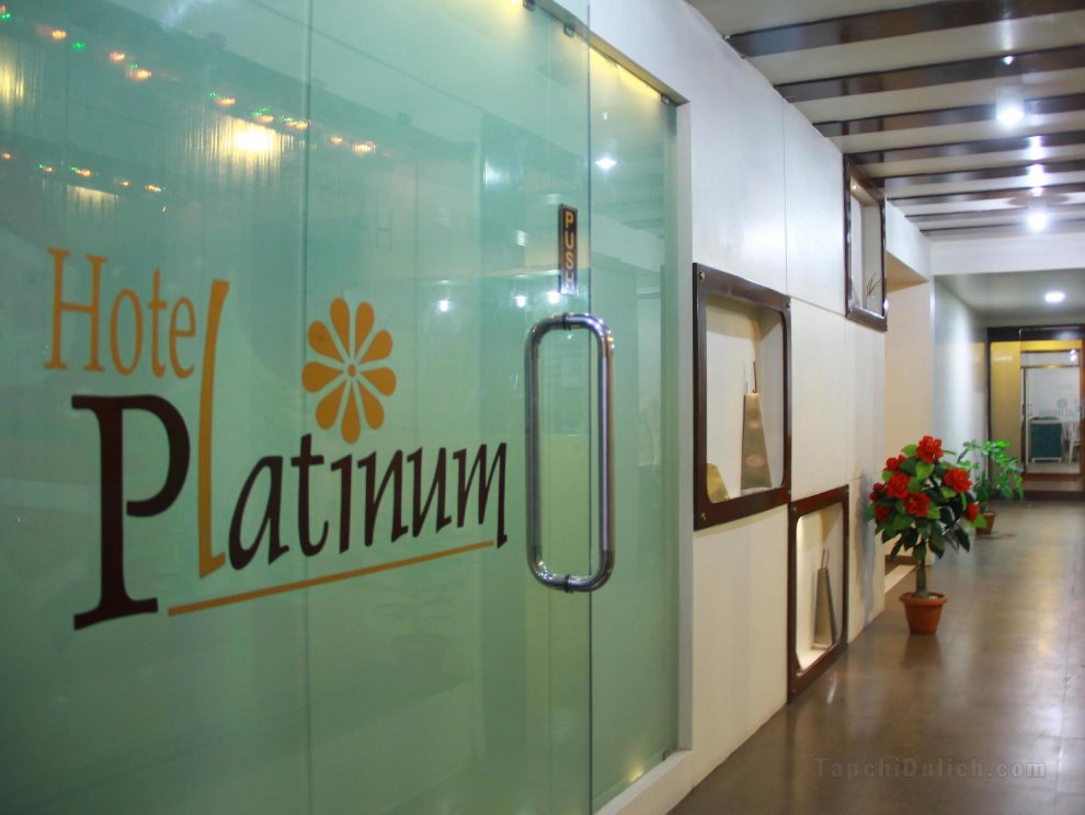 Khách sạn Platinum Junagadh