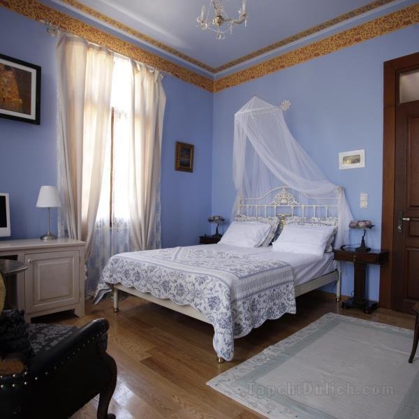 Traditional Boutique Hotel IANTHE
