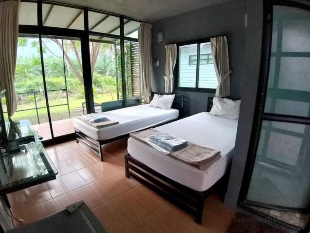 Baan Rim Nam Resort