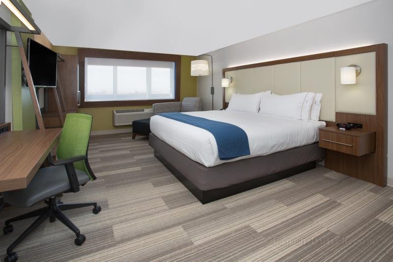 Holiday Inn Express & Suites Stillwater - University Area