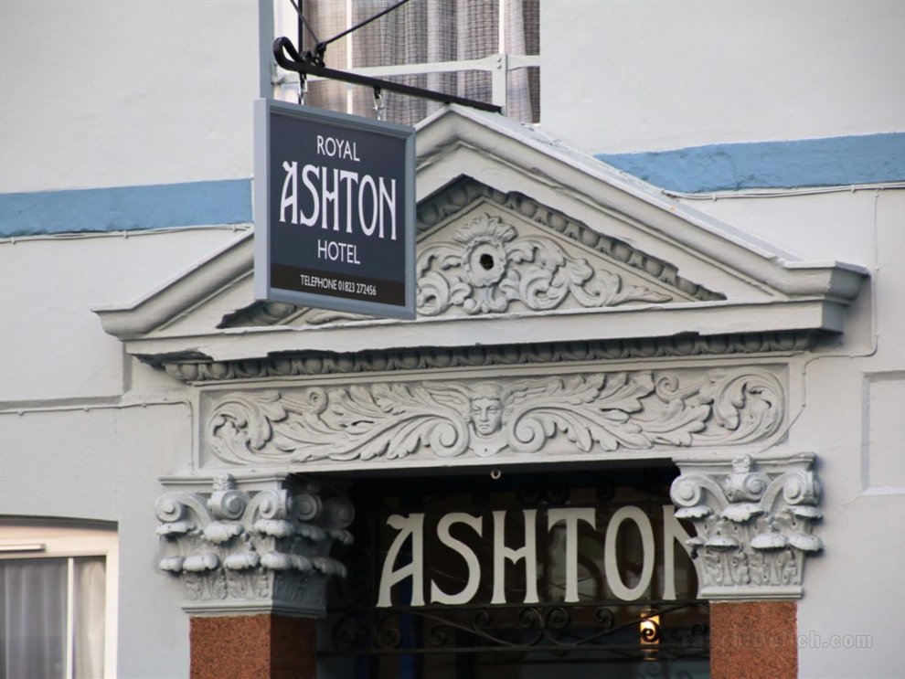 Khách sạn Royal Ashton