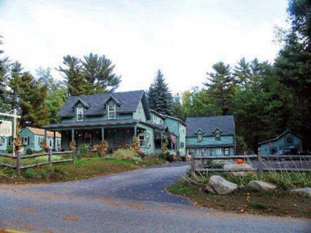 Spruce Moose Lodge and Cottages