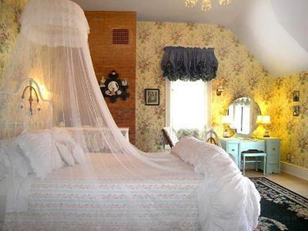 Alexander Mansion Bed and Breakfast