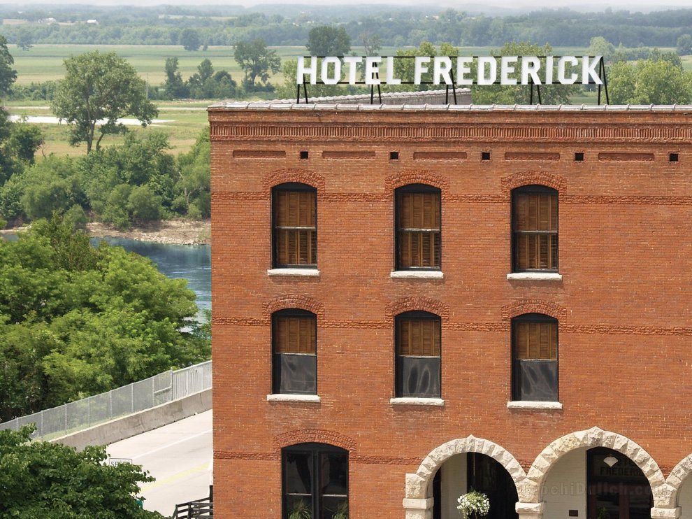 Khách sạn Frederick