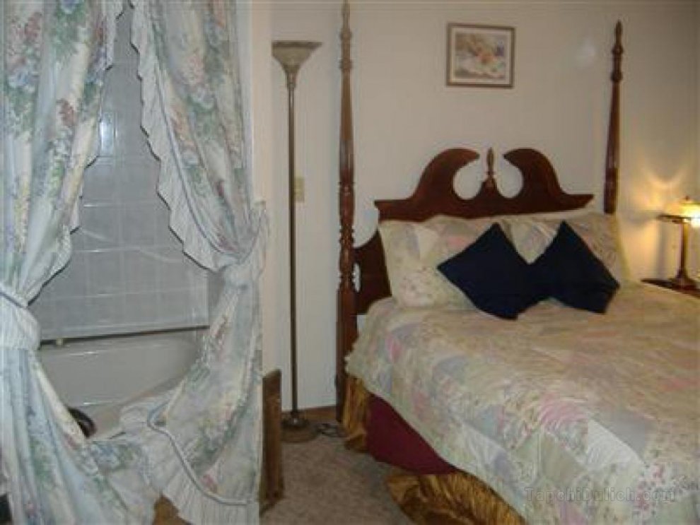 Sturbridge Country Inn - Adults Only
