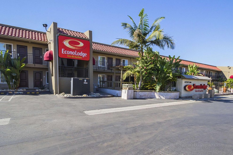 Econo Lodge Inn and Suites Escondido Downtown