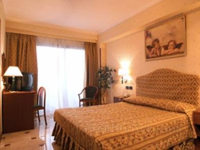 Khách sạn President Pomezia