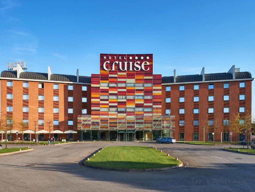Khách sạn Cruise