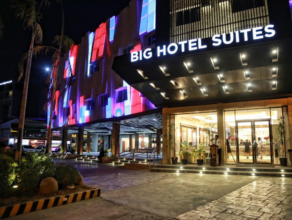 Khách sạn Big Suites