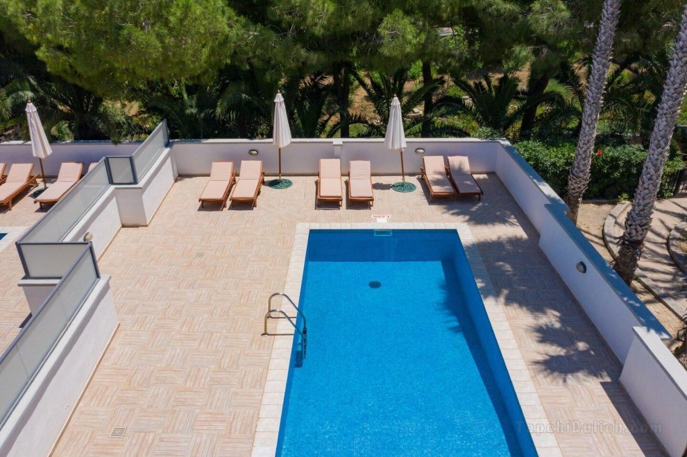 Villa Hibiscus 3 bedroom villa with private pool