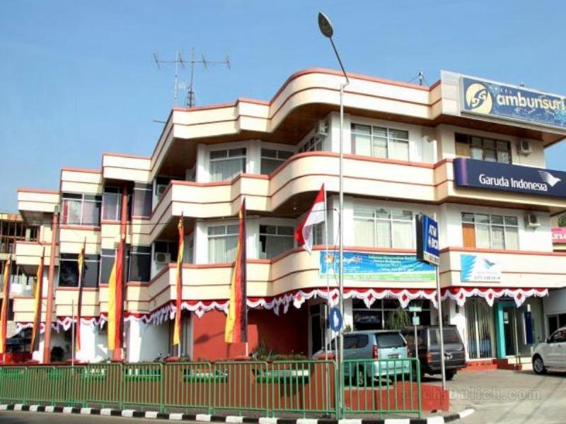 Khách sạn Ambun Suri