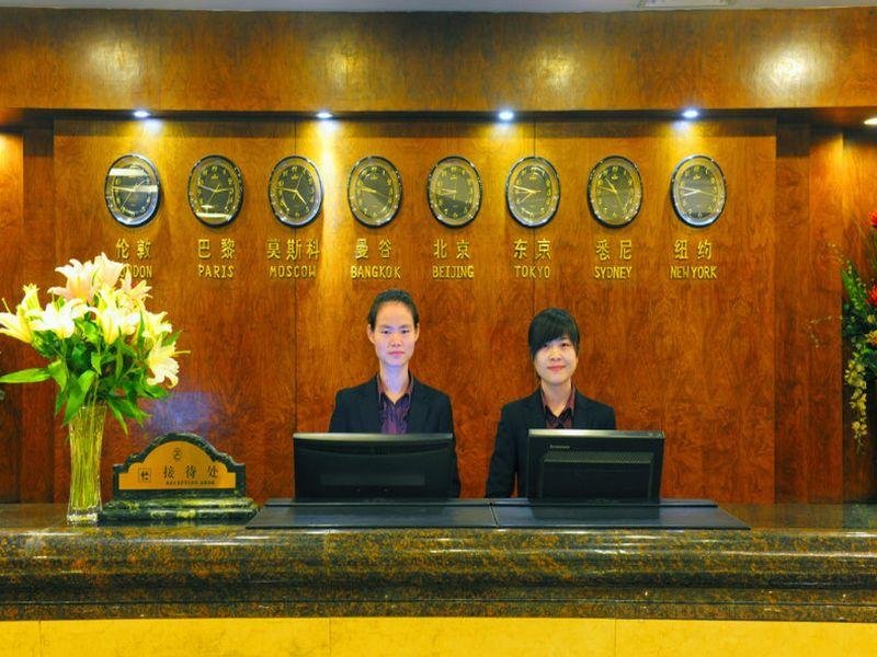 Khách sạn Wuhan Crown