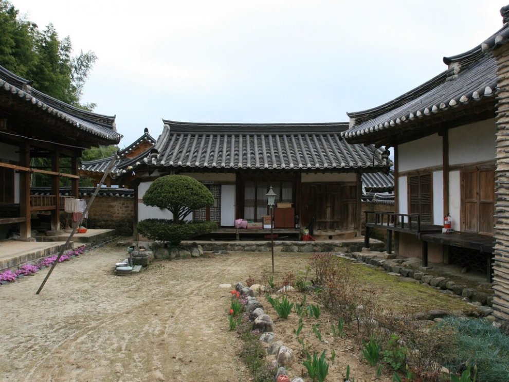 Choongsindang Hanok