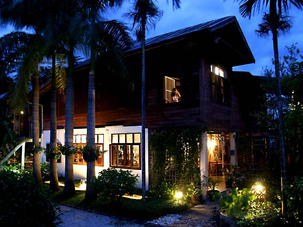 Khách sạn Lotus Village