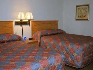 Rodeway Inn and Suites near Outlet Mall - Asheville