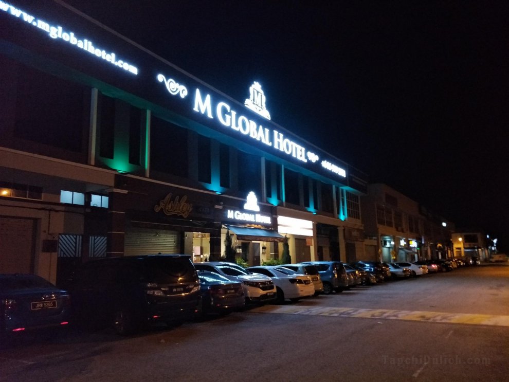 Khách sạn M GLOBAL