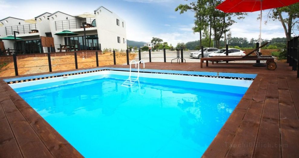 Eldora Pool Villa 2