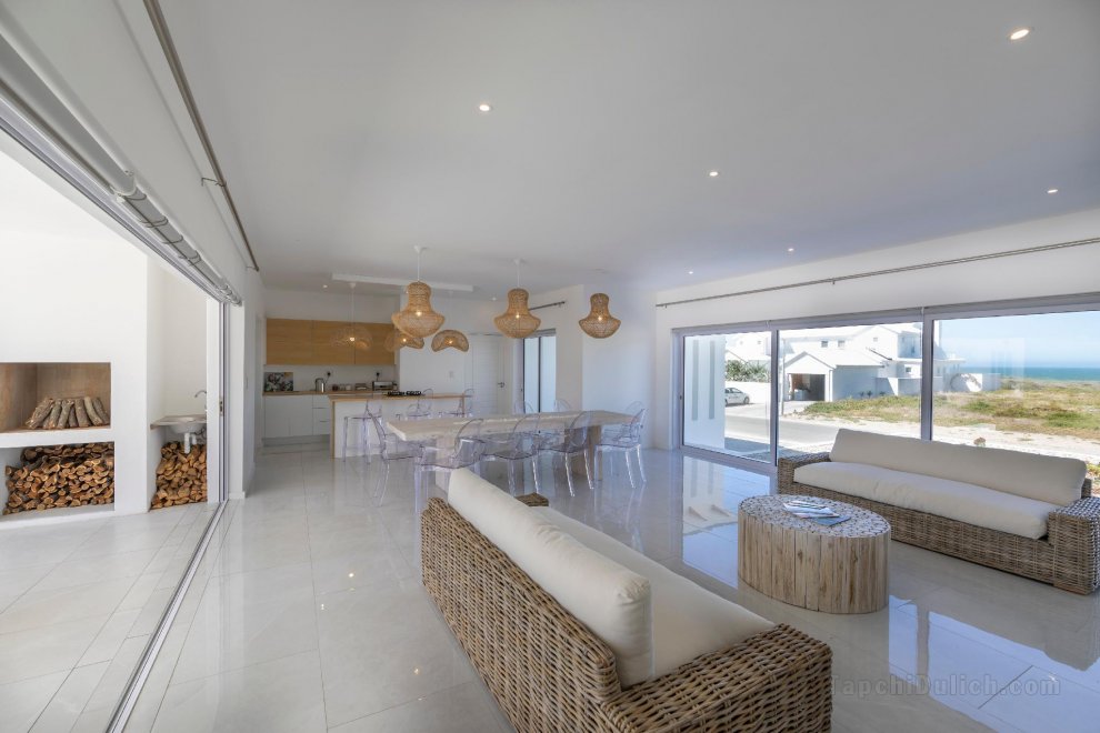 Stunning newly built home with sea views