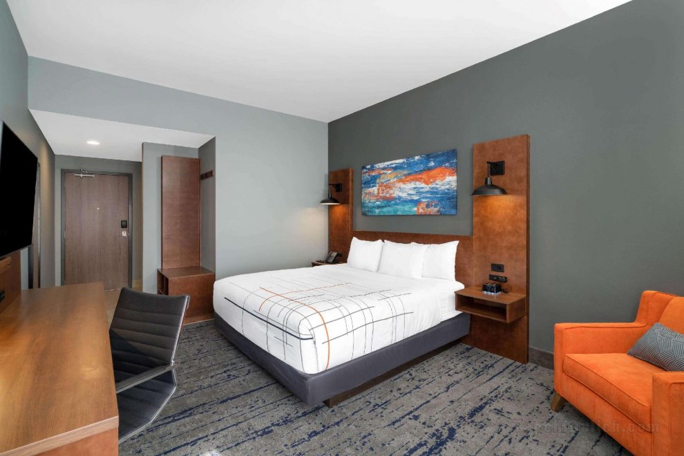 La Quinta Inn & Suites by Wyndham Louisville NE/Old Henry Rd