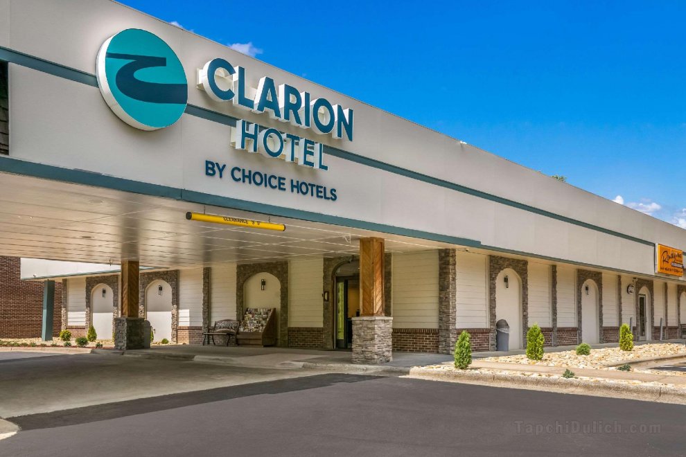 Khách sạn Clarion Conference Center