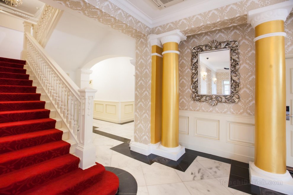 Deluxcious Luxurious Heritage Hotel