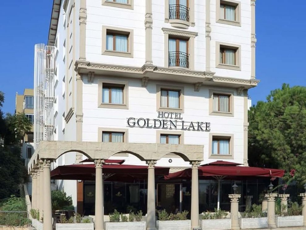 Khách sạn Golden Lake