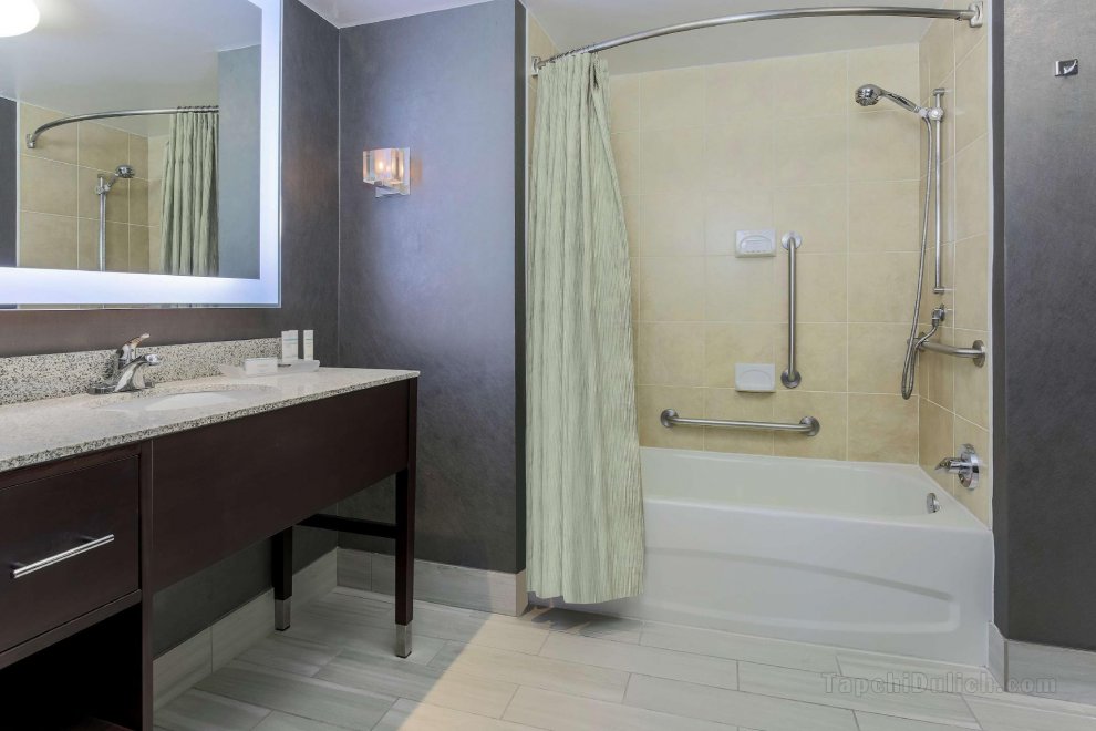 Khách sạn Homewood Suites by Hilton Melville - NY
