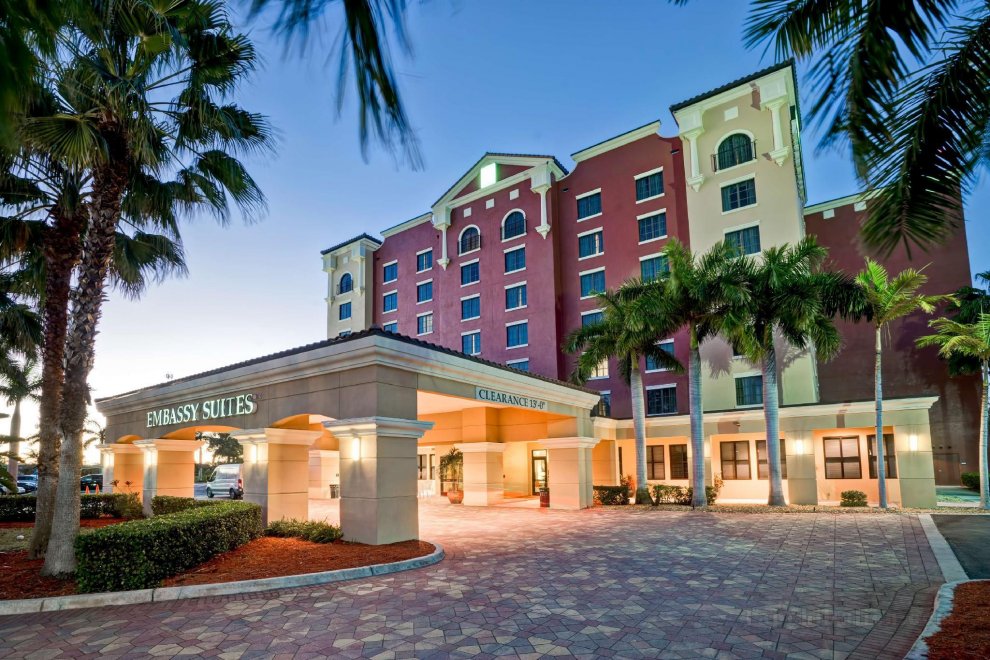 Khách sạn Embassy Suites Fort Myers - FL