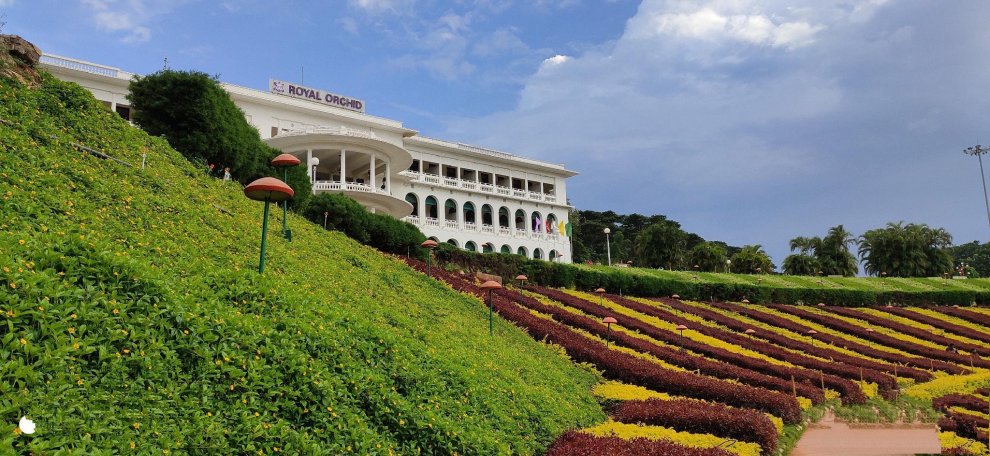 Khách sạn Royal Orchid Brindavan Gardens
