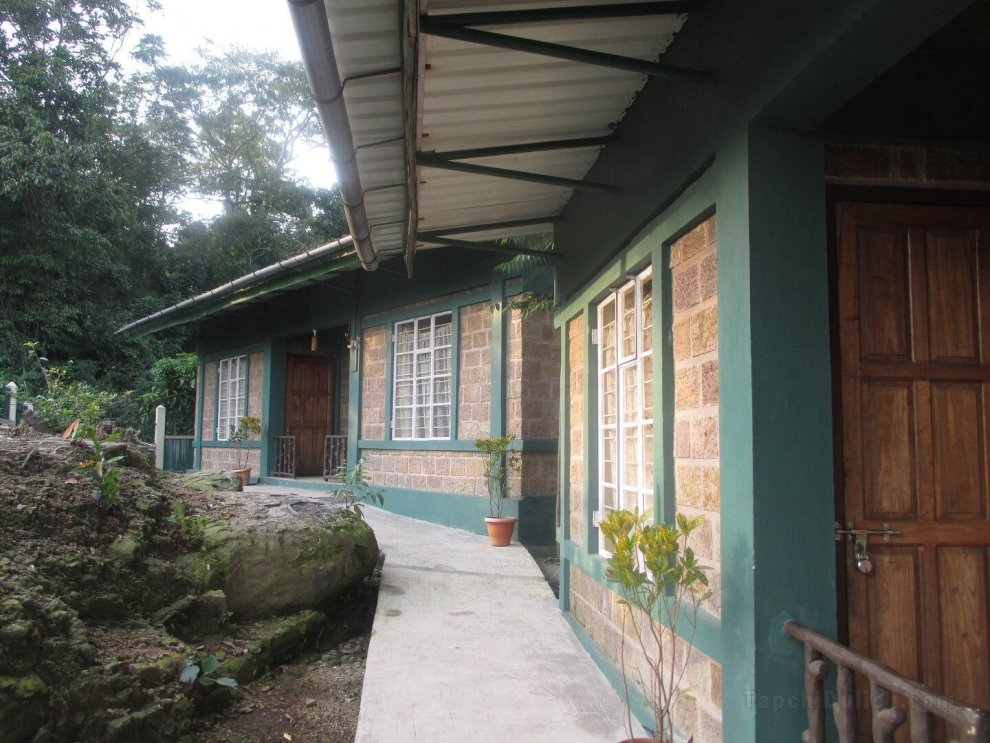 Mawlynnong-streamsideguesthouse- quiet, safe&clean