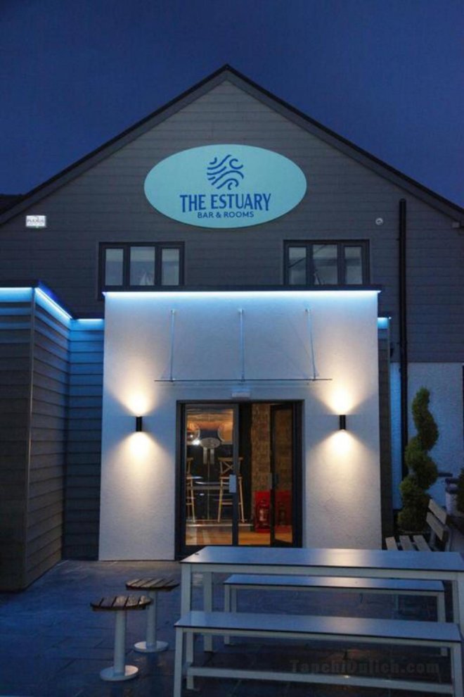 The Estuary Bar and Rooms