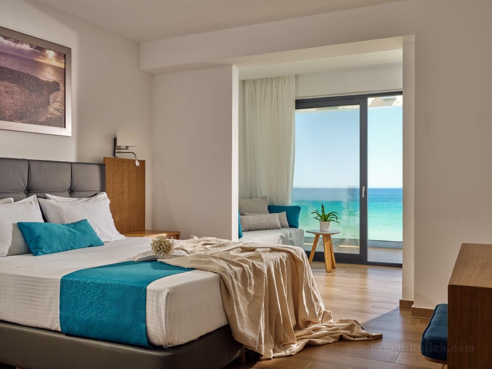 Khách sạn Cavo Orient Beach & Suites