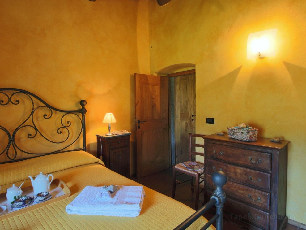 Luxurious Holiday Home in Castelfranco di Sopra with Pool